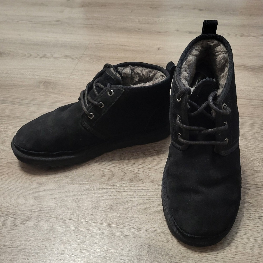 UGG Neumel Black Suede Lace Up Chukka Boots Mens 9 Sheepskin Cozy Casual Ankle